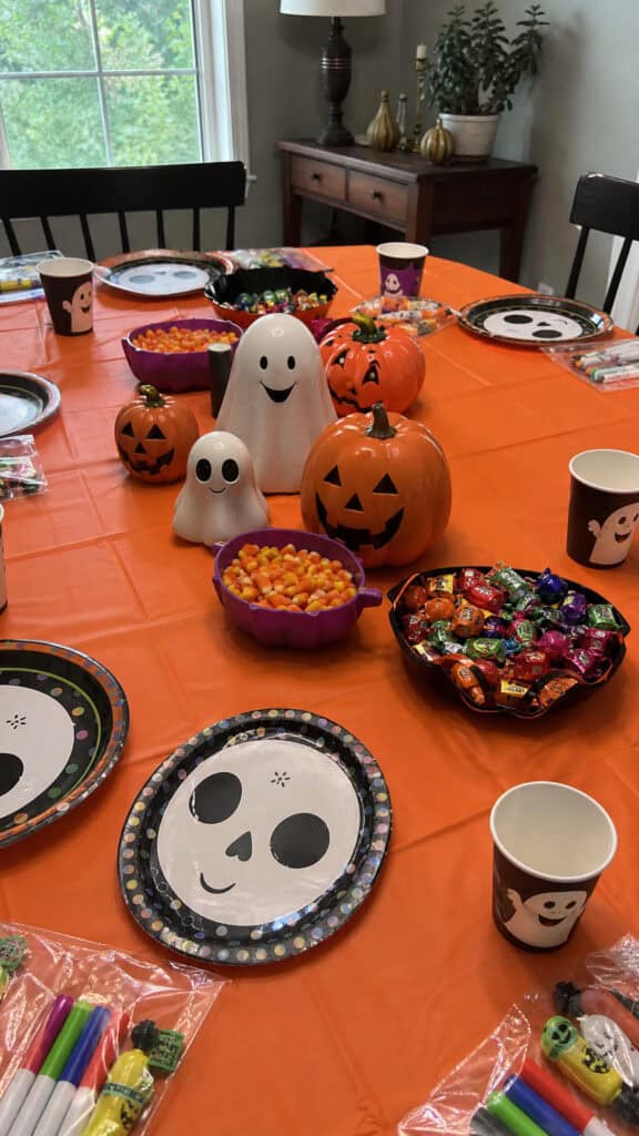 Kid-Friendly Table Decor That Everyone Loves