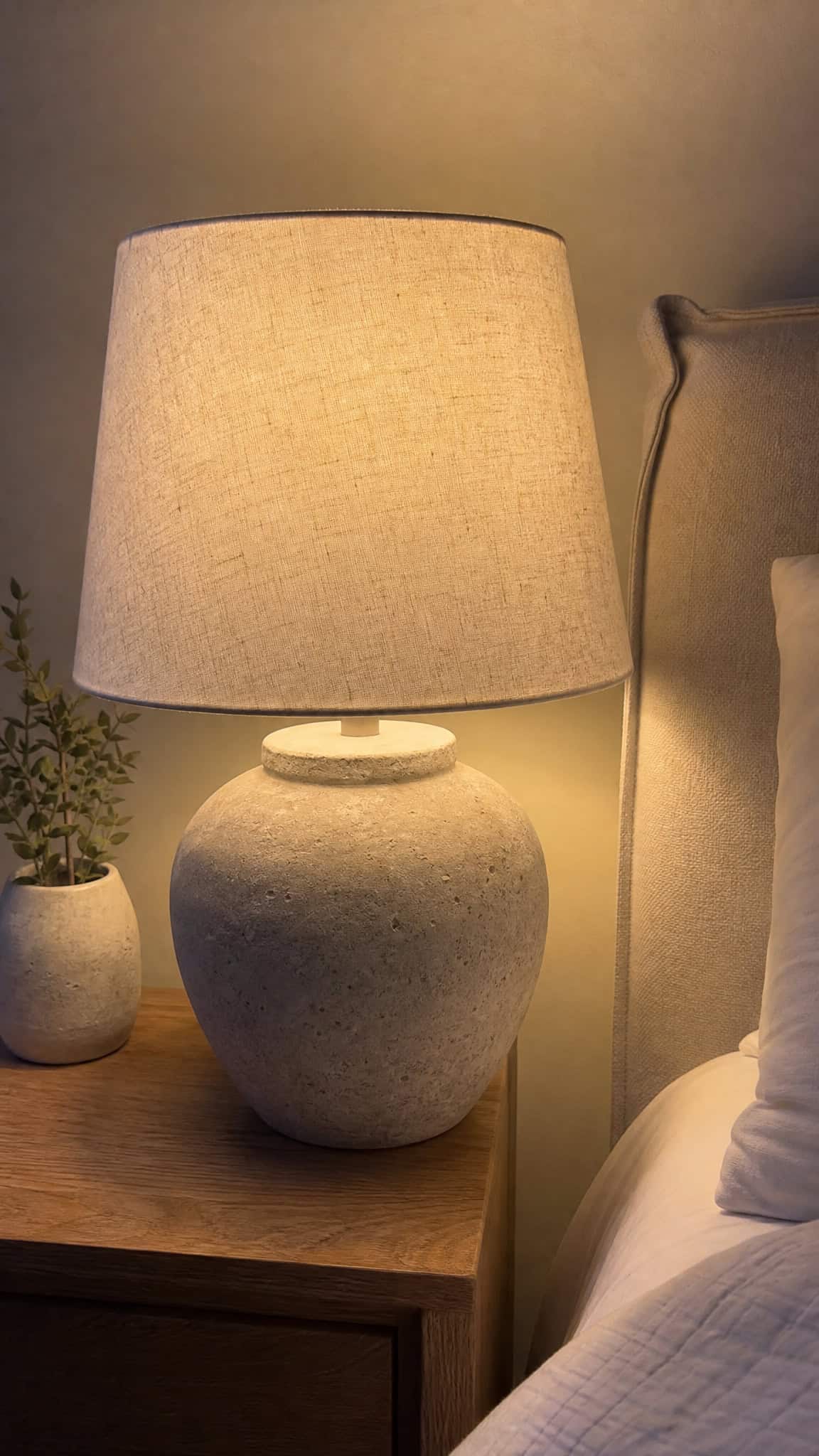 10 Bedroom Nightstand Decor Ideas For A Cozy Bedroom Setup