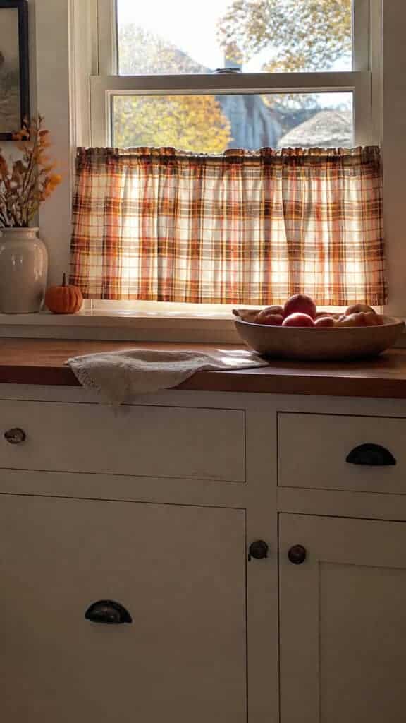 Autumn-Themed Cafe Curtains